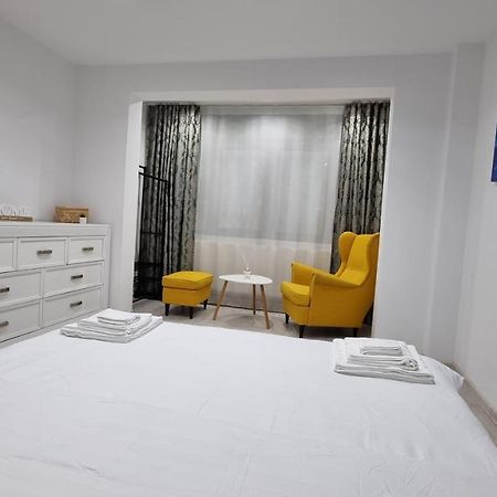 Stone Bridge Apartment Iasi Luaran gambar